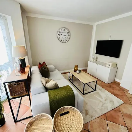Moderne Wohnung Am Waldrand, 5 Minuten Zur Autobahn In Alle Richtungen Neunkirchen  Exterior photo
