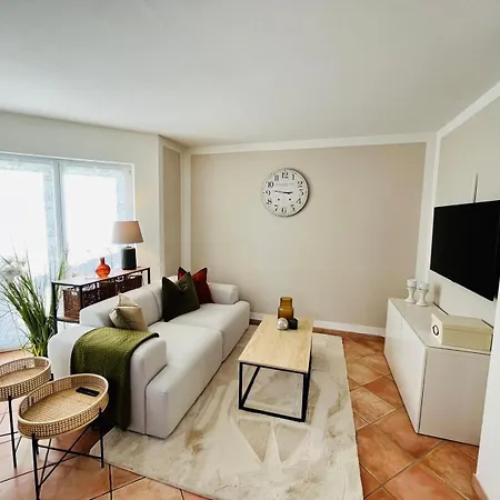 Moderne Wohnung Am Waldrand, 5 Minuten Zur Autobahn In Alle Richtungen Neunkirchen  Exterior photo