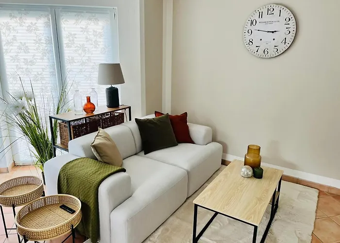 Moderne Wohnung Am Waldrand, 5 Minuten Zur Autobahn In Alle Richtungen