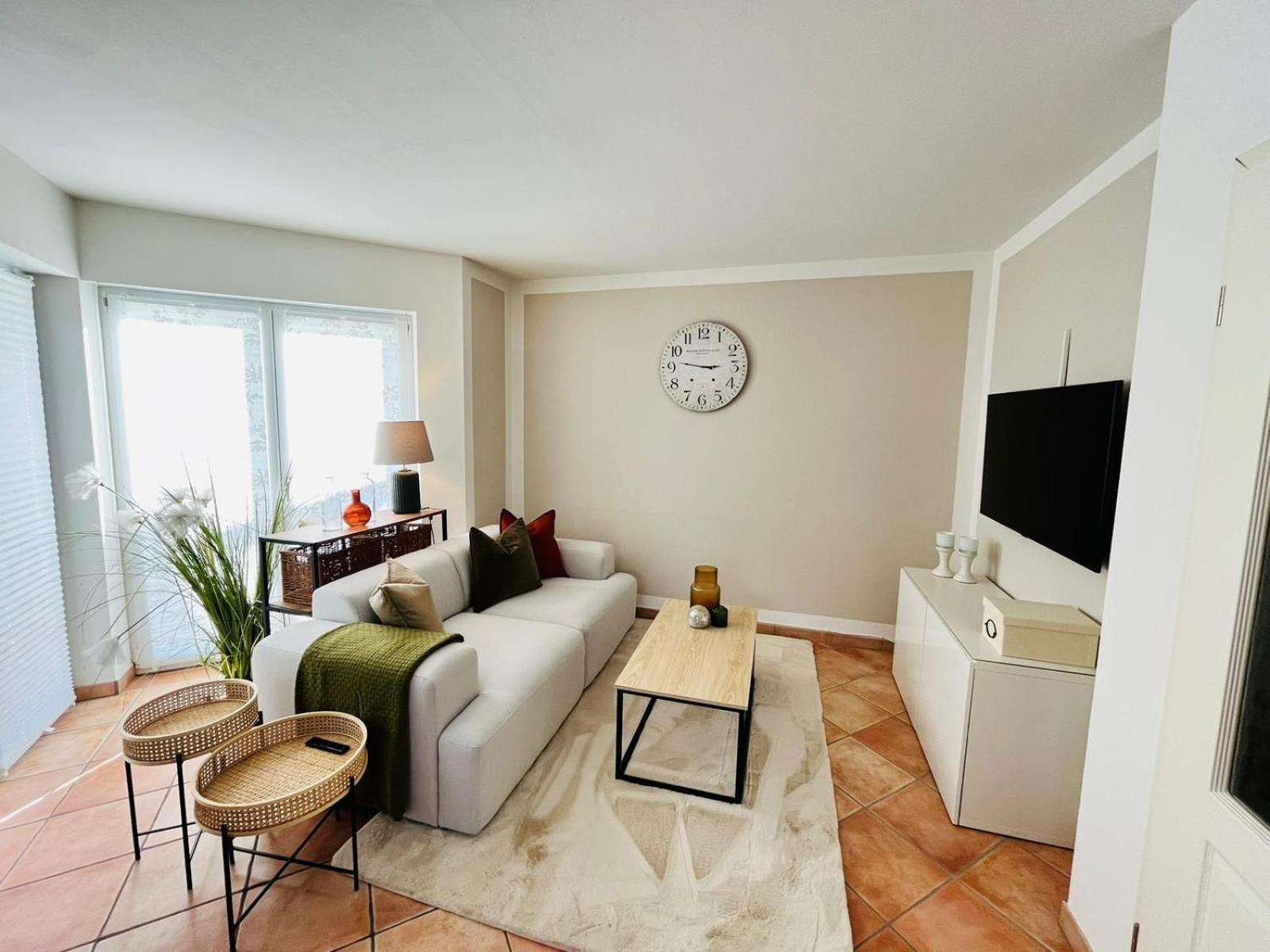Moderne Am Waldrand, 5 Minuten Zur Autobahn In Alle Richtungen Apartment